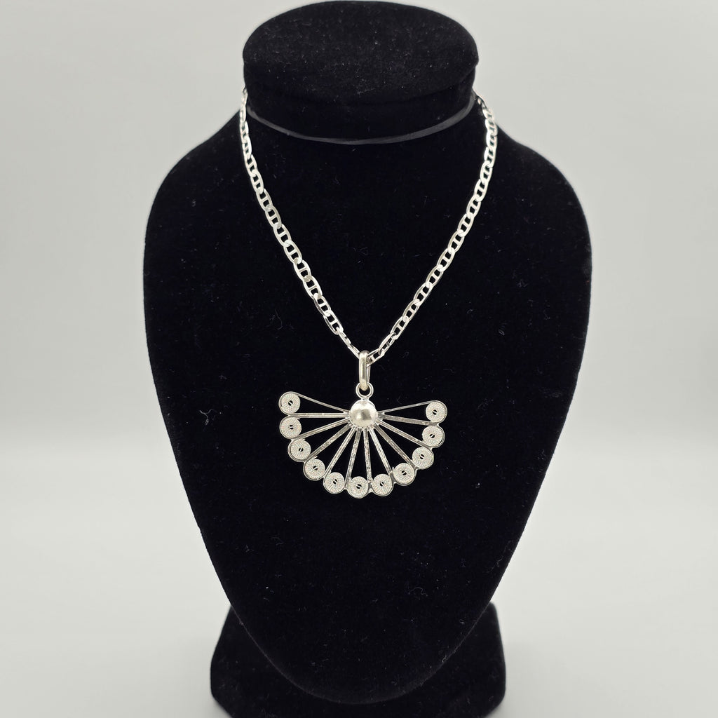 Fan Flower Necklace